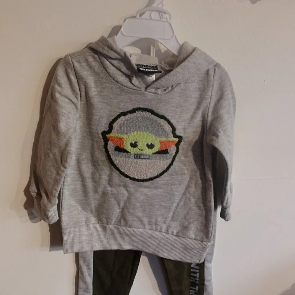 NWOT Star Wars Yoda 2 Piece Sweat Suit Gray Green Hoodie Pants 2T Toddler
